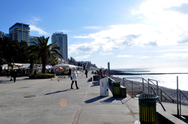 The promenade of Sochi Seaport is an enjoyable place to spend the day in both winter and summer.