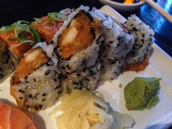 Spicy scallop roll with crunch