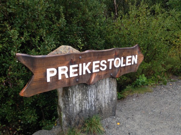 This way to Preikestolen!