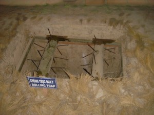 Rolling Trap Cu Chi Tunnels